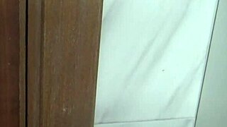 继母的扭曲欲望，让继子舔她毛茸茸的阴户