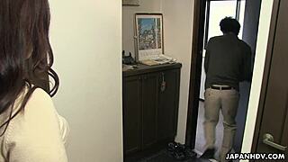 Ibu tiri semangat nyedot kontol anak buat load-nya. Dia pengen tiap tetes