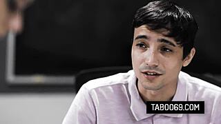 सेक्सी कॉलेज लड़कियों की गैंड टीचर के स्टीपसन से ड्रिल्ड