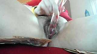 Ibu Tiri Itali Pamerkan Pepek Besar Berbulu.