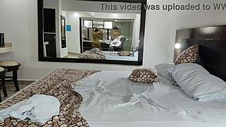 Follar intenso con amigos, esposa latina madura en encuentro secreto