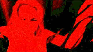 Мачежата Мистър Мийнър развихря диви игри в скритата си тъмница с мен