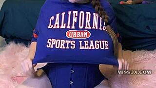 Dicke MILF liebt ihren saftigen großen Arsch und Titten