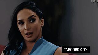 बस्टि सौतेली माँ शीना राइडर डबल एकशन लेती है! 😍