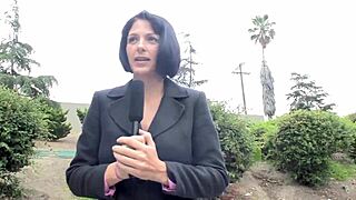 Roxanne gechanteerd door zoon van baas voor kantoor neuken