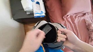 सर्जरी के बाद पत्नी जोर से स्पर्ट करती है और सेक्सी नर्स से फेशियल कुम मिलती है!