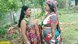 فتيات قبيلة هندية في لقاء حار في الغابة