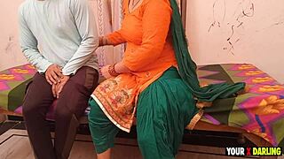 Chaachi opettaa nuorelle kaverille MILF-naimisen taitoja