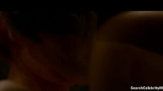 Lara Flynn Boyle pamer diri dalam Mobsters 1991.