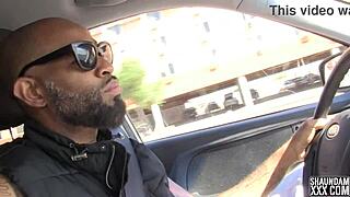 Alura Jenson teroka kote hitam besar di app Boober