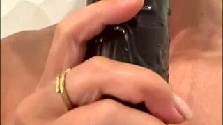 Zralá uro amatérka se předvádí v domácí sólové kompilaci