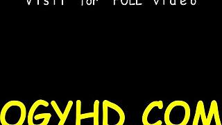 เด็กสาวลิ้มควยแก่ในปะทะป่าละเมาะ