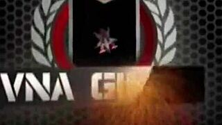 Jsem velkokozy Vicky Vette mýdlící svou chlupatou kundičku při sólové masturbaci.