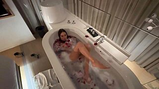 莫妮卡福克斯的夜晚变成硬核全洞性交带喷水