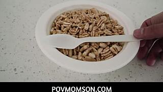 Vroča mačeha Brooklyn Chase zapeljuje pastorka za zabavo!