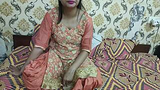 زوجة الأب الهندية تتبول بصوت هندي واضح!