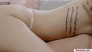 巨乳レズビアンがホットな友達からストラップオンアクションを受ける、すごくワイルド