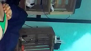 लैटिना मिल्फ हॉट एक्शन में सक्स और डॉगीस्टाइल बांग करती है