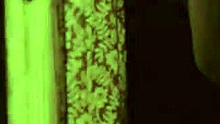 لندن المظلمة تابو قديم مع أم زوجية حليقة في مشهد عائلي ريترو