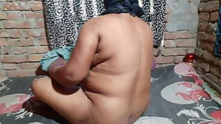 Wow! Kunda mámy mého kamaráda je absolutně neodolatelná!