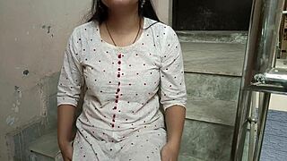 देसी सौतेले भाई-बहन रियल सेक्स में, हिंदी ऑडियो के साथ चूत चाटना