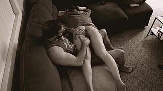 Styvmamma och styvson ertappade med att knulla på dold kamera