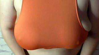 Sexig hårig fru tar snabb creampie djupt i sin gifta fitta