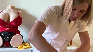 Depiluji klientovi velký pták, než tvrdě šuká mou asistentku