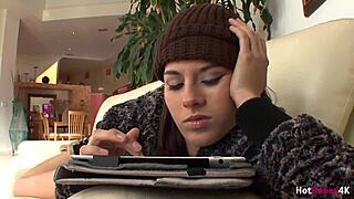 Δες τη Shyla Jennings να τρίβεται στο πρόσωπο της Cherie DeVille για καυτή κούνημα πούτσας