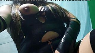 Hijastra pecadora seduce a su padrastro con porno casero y una lenceria muy sexy de cuero estoy muy caliente y con inmensas ganas de ser follada por un gran pene 🔥