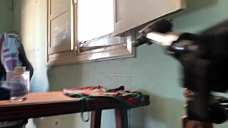 Morocha puta solo quiere chupar pija y se masturba con detailed slapping and masturbation