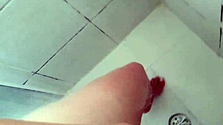 Depois De Gozar Com O Dedinho E Ficar Meladinha Vim Tomar Um Banho Para Relaxar Bucetinha Ficou Inchadinha E Com Porra Tava Delícia Demais