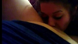 Amateur teen eats mature pussy