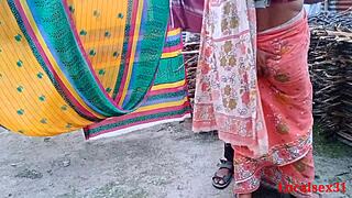 Desi Bhabi Enjoys Outdoor Sex