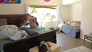 Мачеха и пасынок в спальне — так развратно!