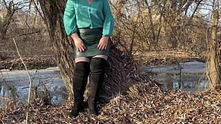 The mother-in-law likes to pleasure herself outdoors