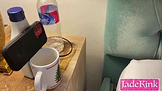 Brudna żona z mokrą cipką zmuszona do ostrego rżnięcia?