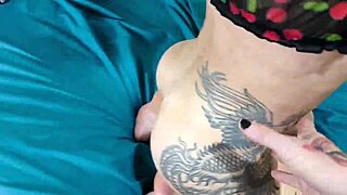 Safada dojrzała wzywa murzyna i galego na surowy seks w mokrej cipce!