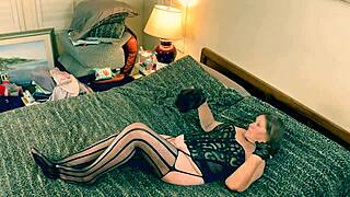 Granny Princess Leia Sucks Han Solo While Stroking Herself Solo