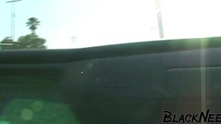 Зрелая брюнетка жестко трахается с большим черным членом