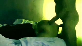 Hey, Lulu jerit gila dari sakit dan nikmat dubur