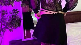 i'm gorgeous mature in sexy garter