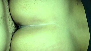 ファックイエー！シングルママが息子が帰る前にアナル