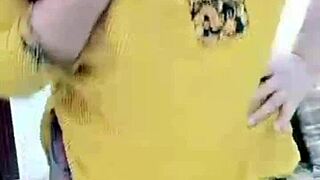 A casada e dois amigos na dupla penetra��o enquanto o corno assiste a dp na buceta apertada e molhada e no cuzinho apertado!