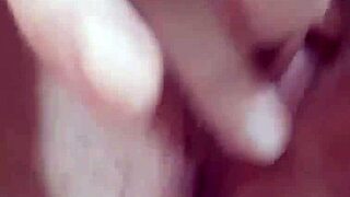 Tu Milf Culona Metiéndose Los Deditos En Su Conchita Caliente