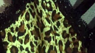 Mature woman gets excited by chat