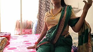 aunty marathi liar dengan uncle jiran di ladang