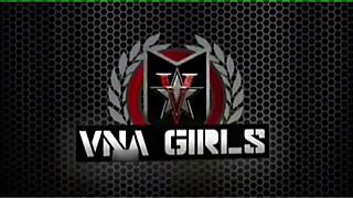 رجل، ماكسين إكس تتبادل الرسائل الجنسية وهي تضرب نفسها بديلدة