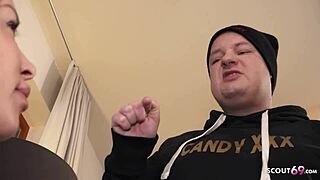 Regular guy bangs German sexbomb Manu Magnum raw?