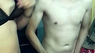 Webcam Threesome with Fati and Girlfriend